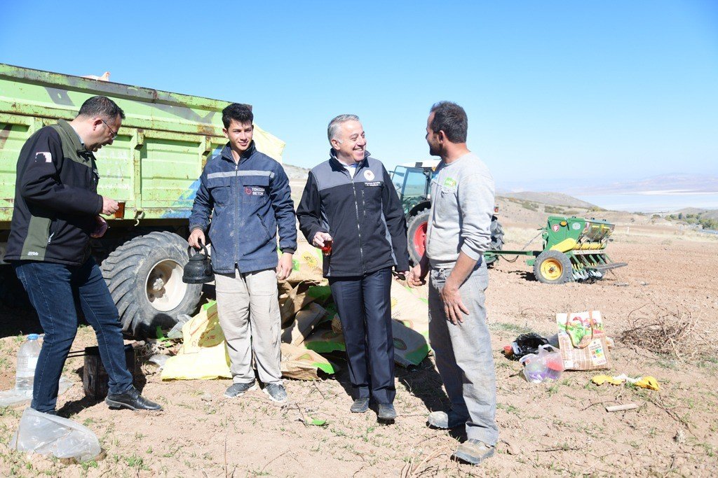 Sertifikalı tohumlar toprakla buluştu