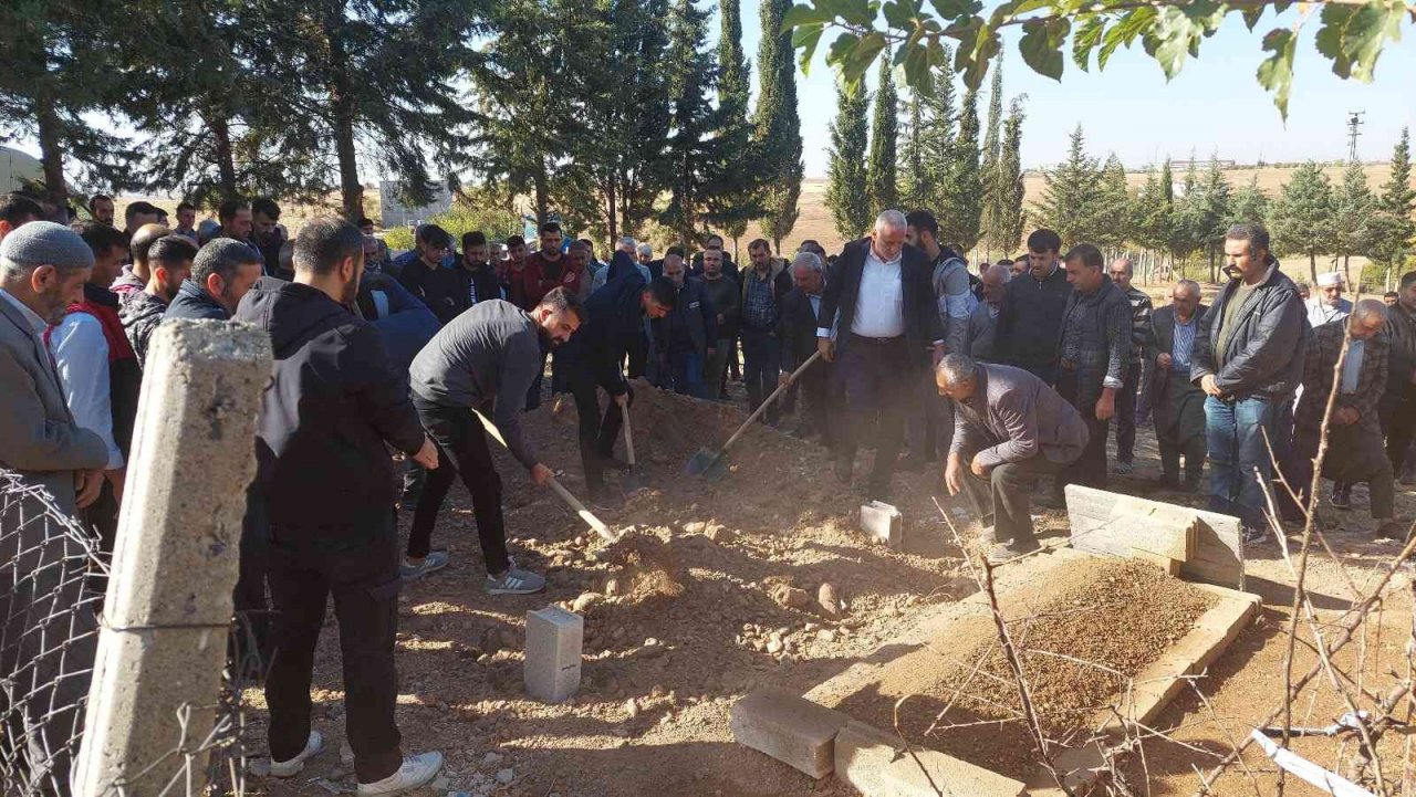 Yarı çıplak halde ölü bulunan çocuğun kimliği belli oldu