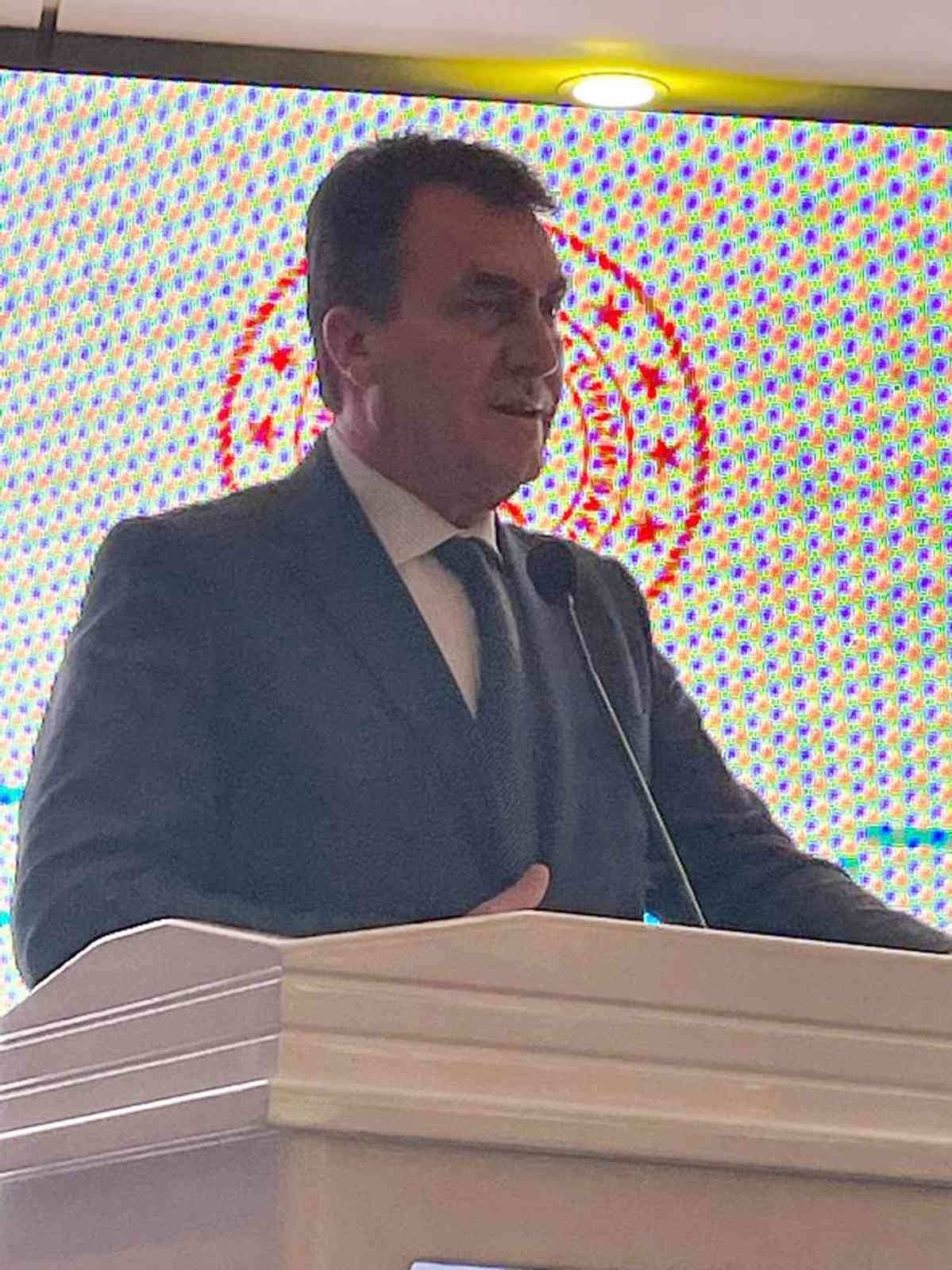 Başkan Dündar, Giresun’daki sempozyumda konuştu
