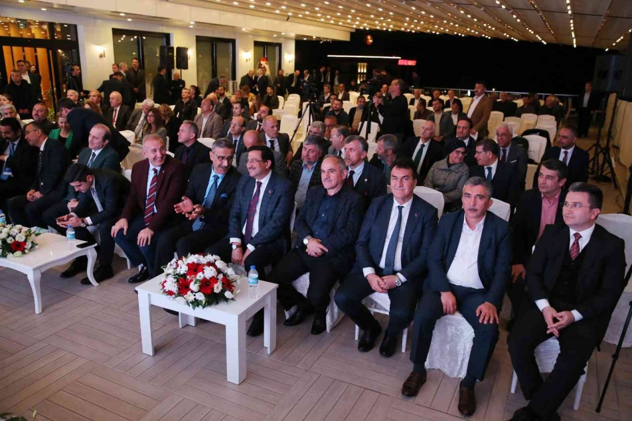 Başkan Dündar, Giresun’daki sempozyumda konuştu