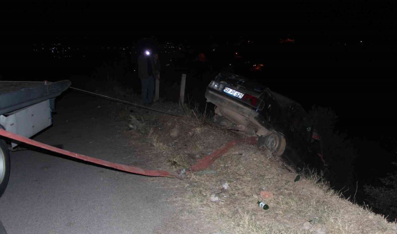 Uçuruma yuvarlanıp ters dönen araçtan yaralı kurtuldular