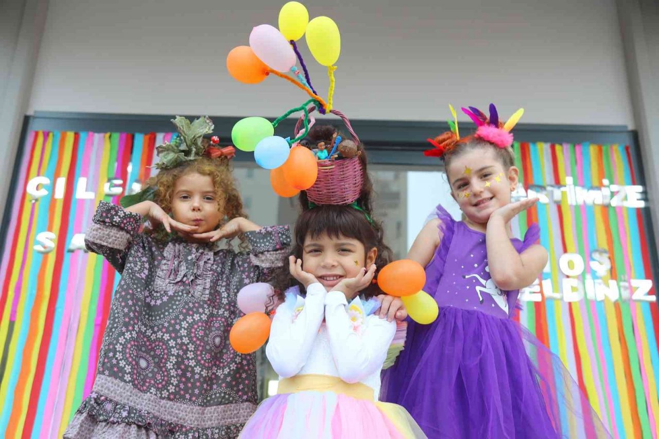 Minikler güzelliklerini ve yeteneklerini sergiledi