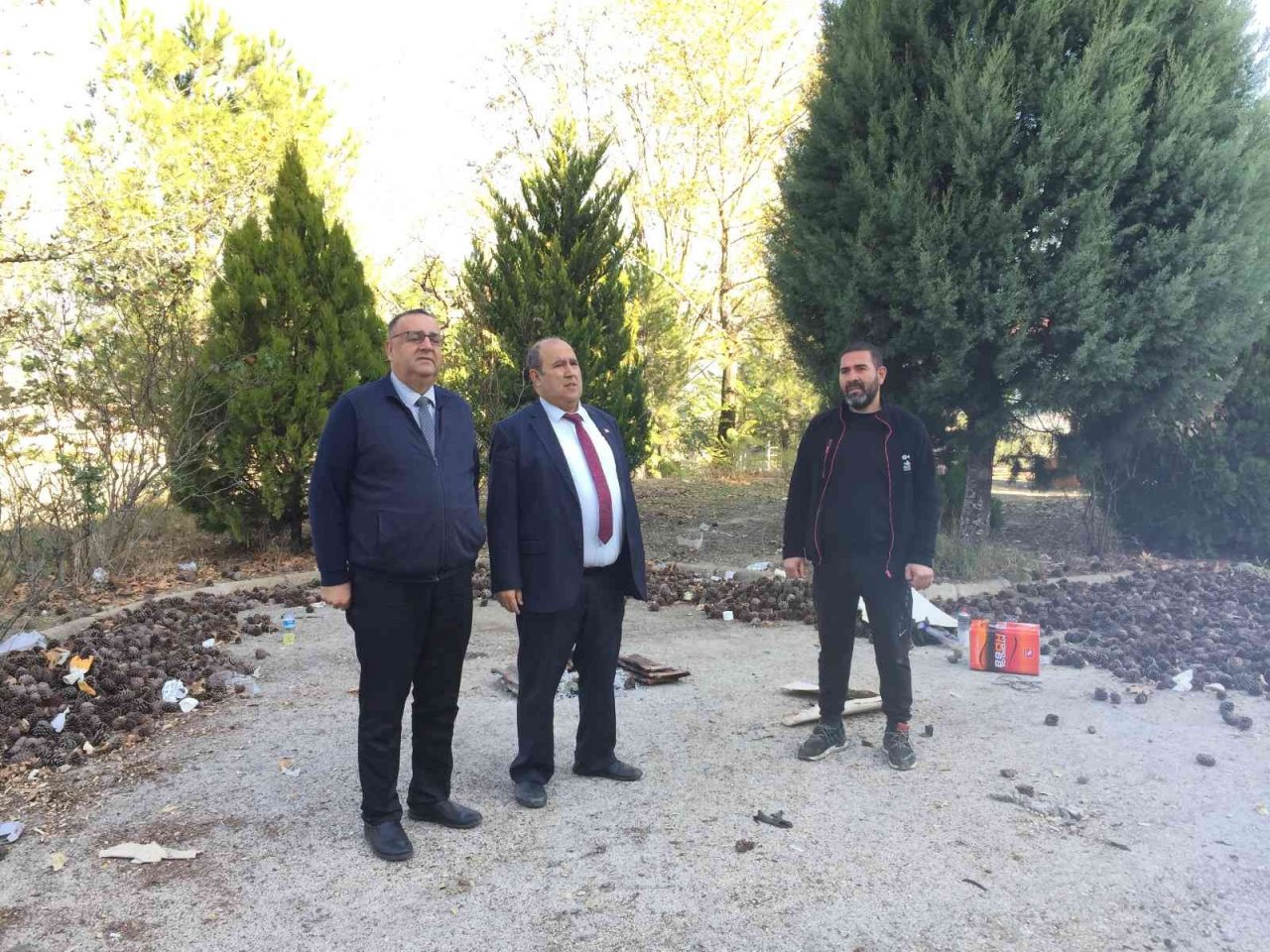 Kaymakam Ünal boşaltılan okulun yıkım çalışmalarını yerinde inceledi