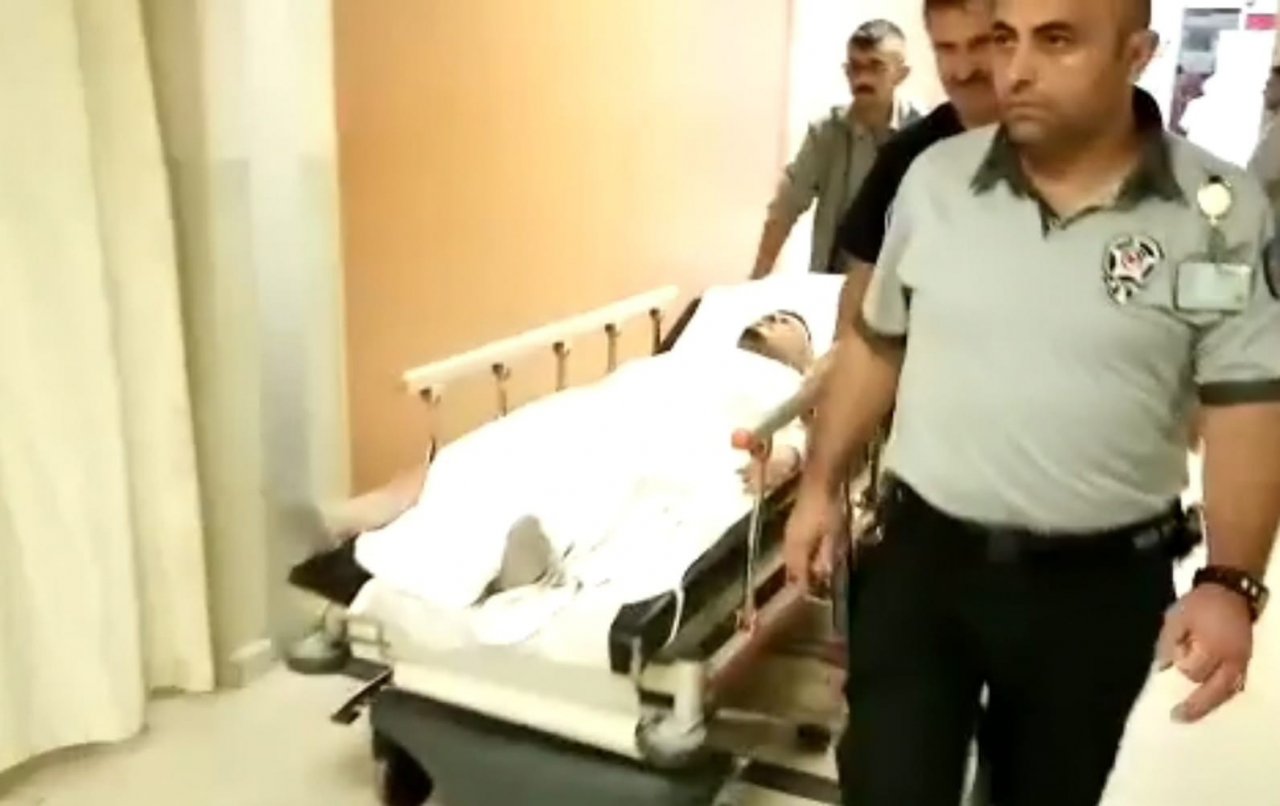 Sokakta yürürken silahlı saldırıda yaralandı