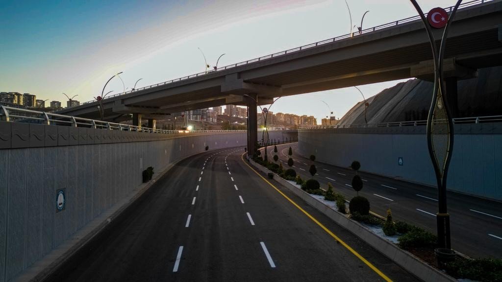 Gaziantep’te yapılan 3 katlı akıllı kavşağı Cumhurbaşkanı Erdoğan hizmete açacak