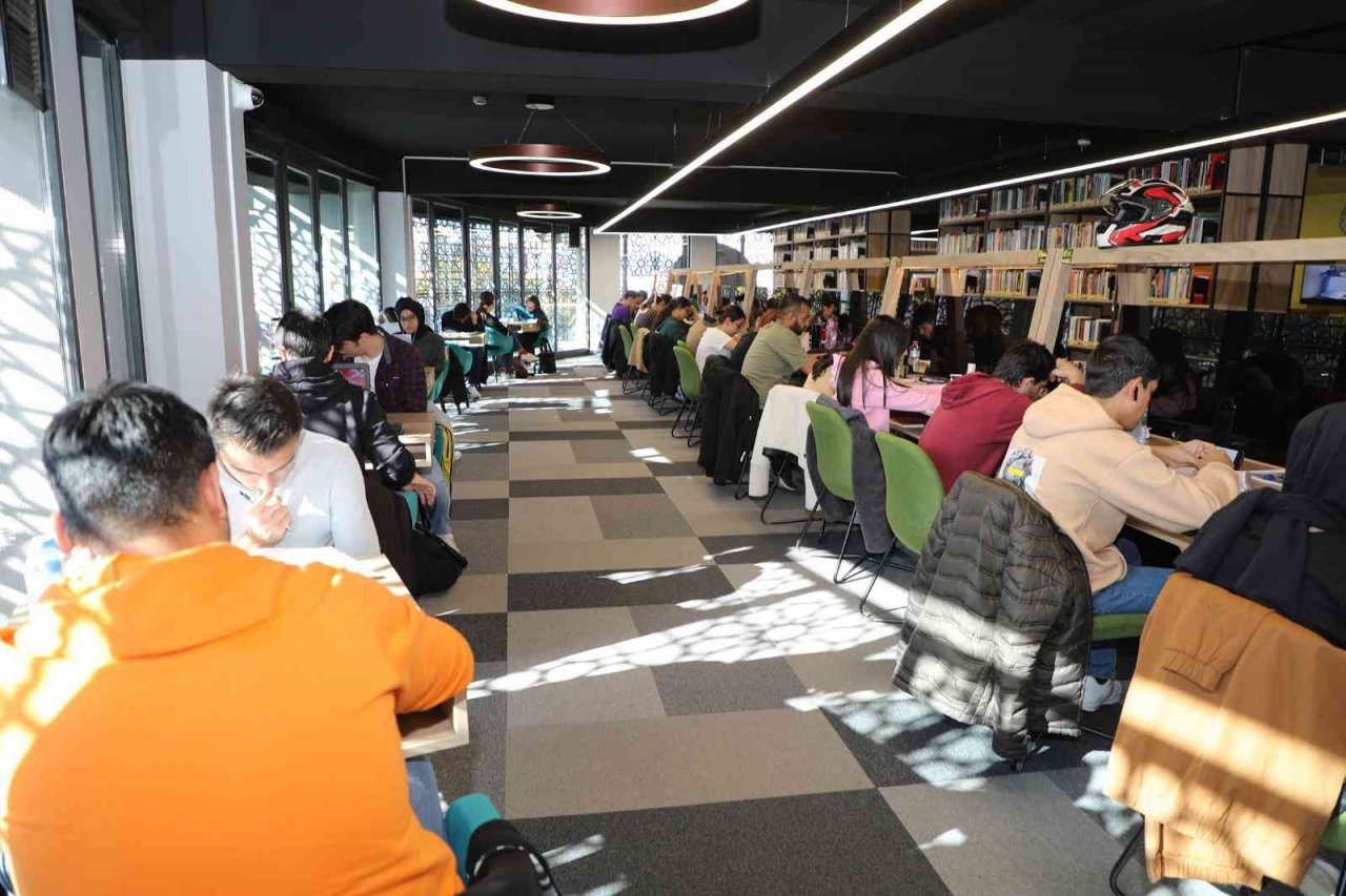 ‘Uyumayan kütüphane’ 2 yaşında