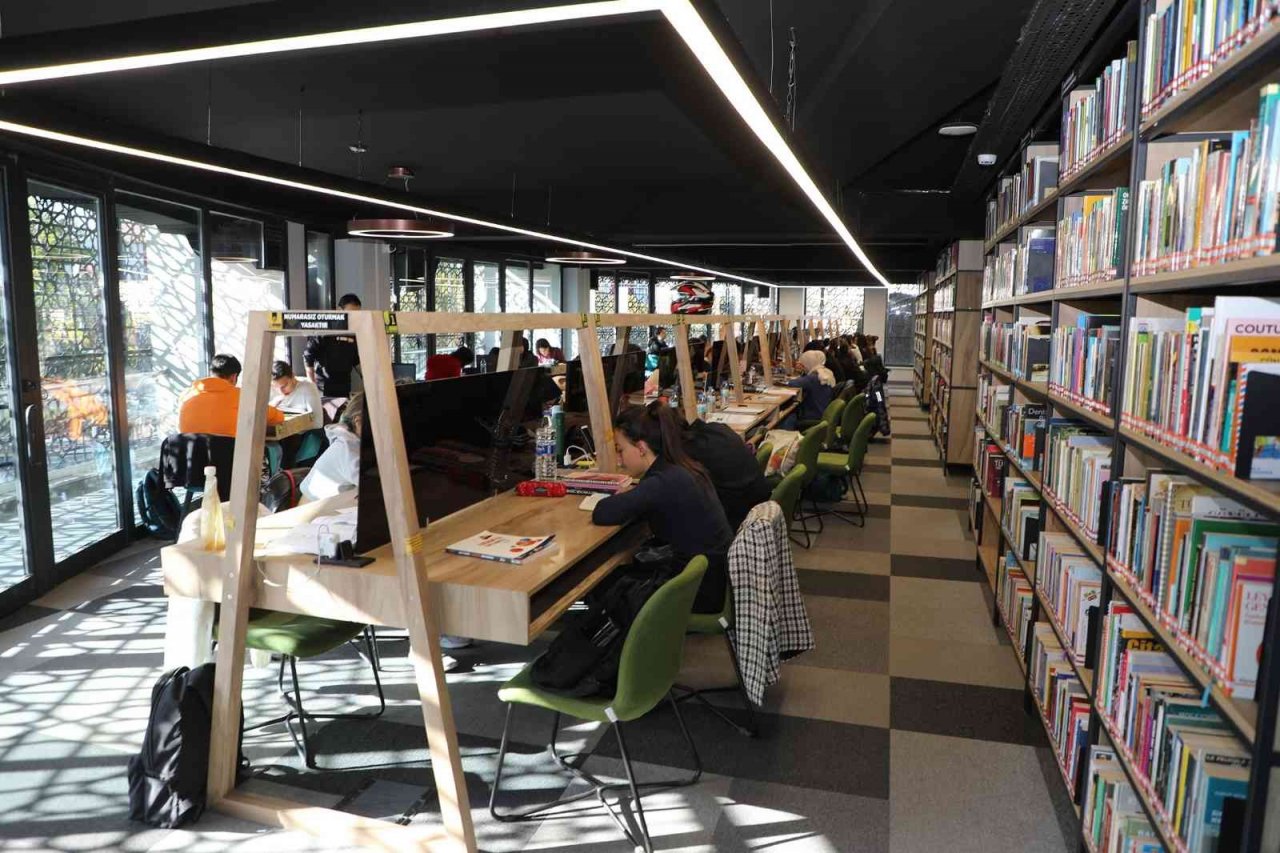 ‘Uyumayan kütüphane’ 2 yaşında