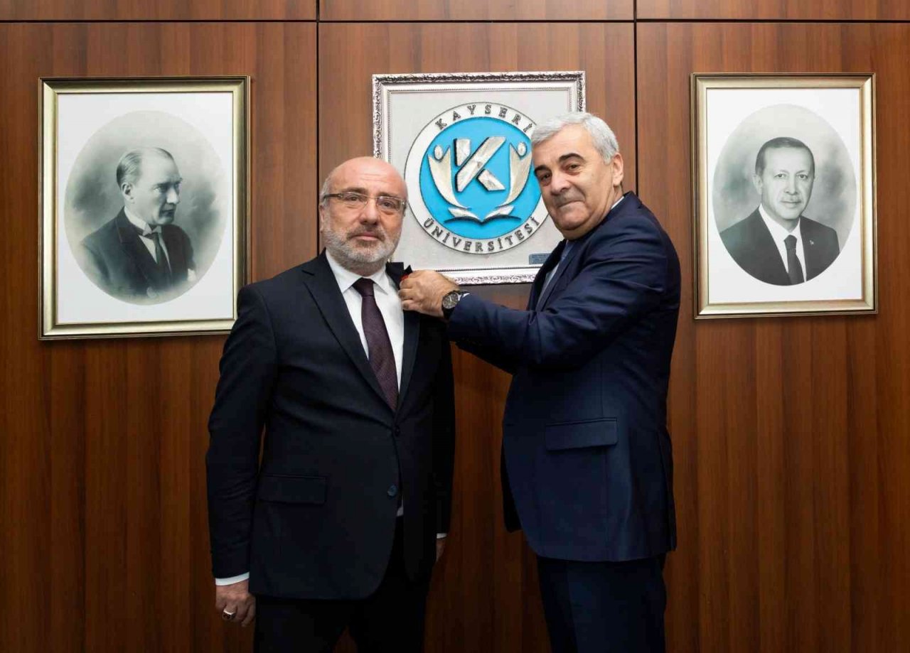 Diaspora Bakan Yardımcısı’ndan Rektör Karamustafa’ya ziyaret