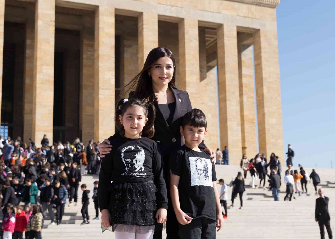 3 bin Uğurlu öğrenciden Ata’ya ziyaret