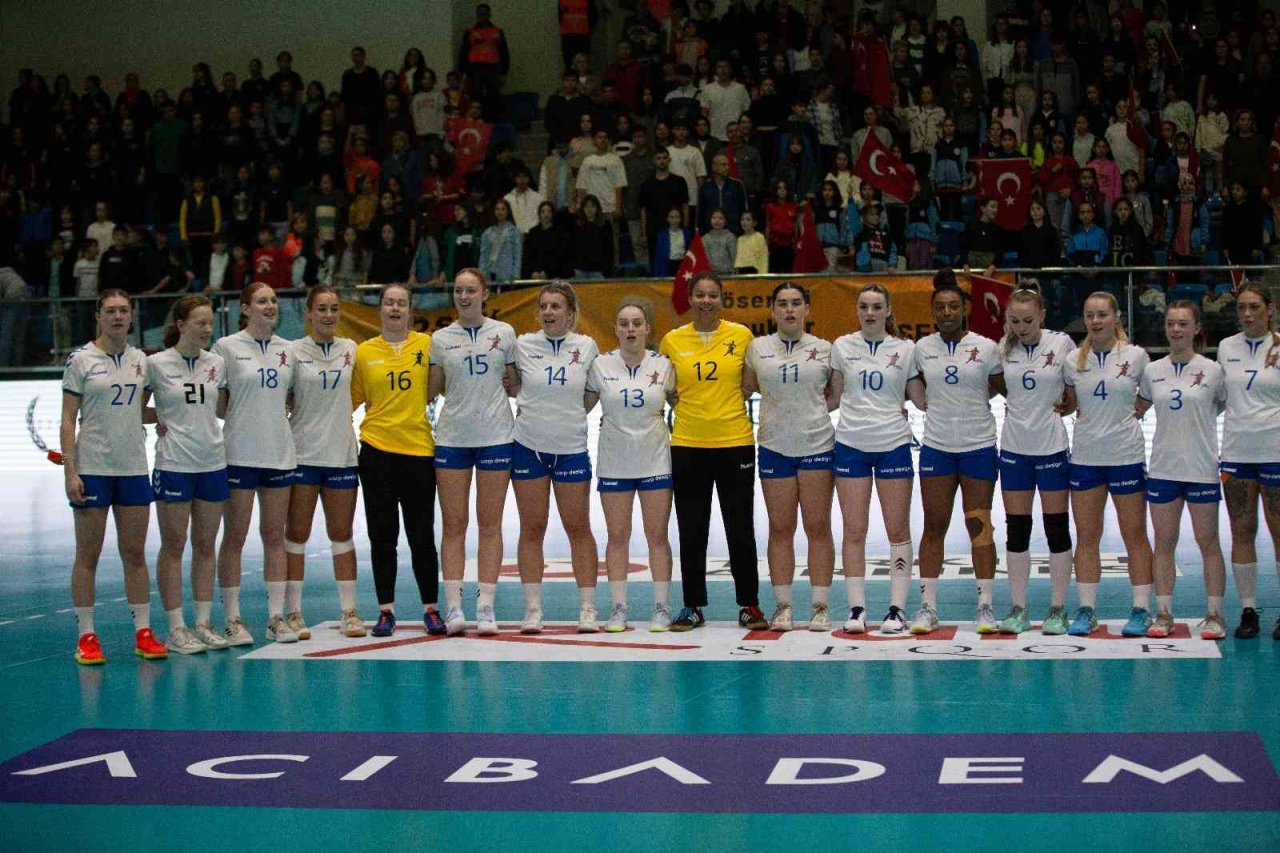 A Milli Kadın Hentbol Takımı, Büyük Britanya’yı 39-14 mağlup etti