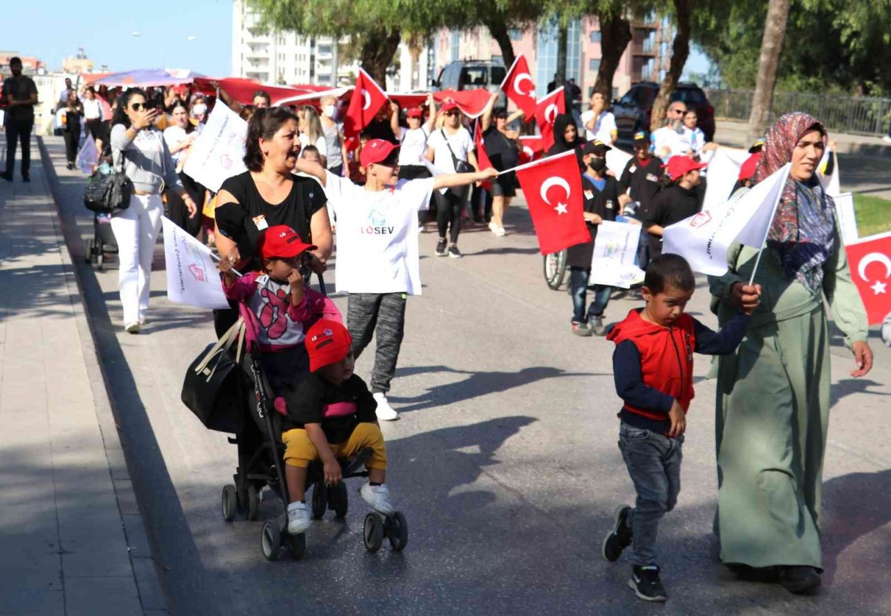 Adana’da LÖSEV’den farkındalık yürüyüşü