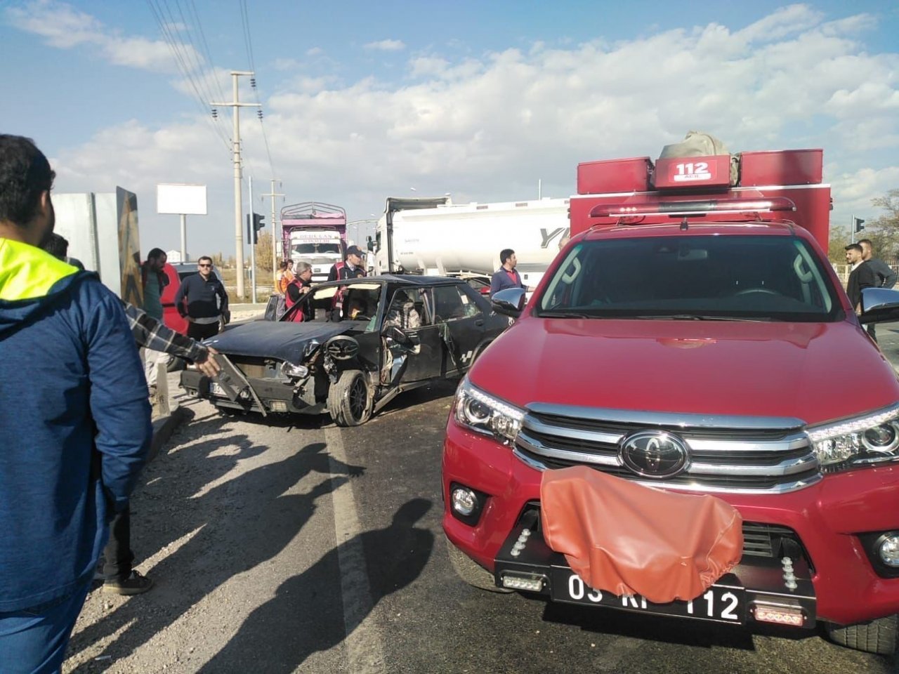 Patpatla otomobilin çarpıştığı kazada 2 kişi yaralandı
