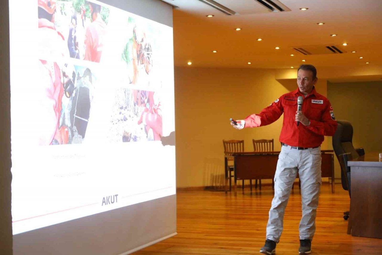 Selçuk’ta deprem bilinçlendirme semineri