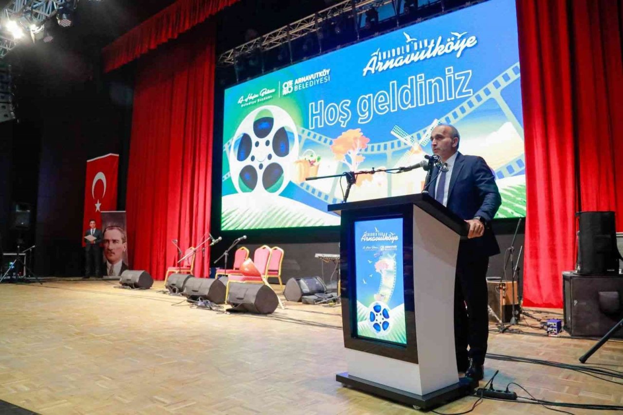 Arnavutköy Belediyesi’nden köy derneklerine belgesel hediyesi