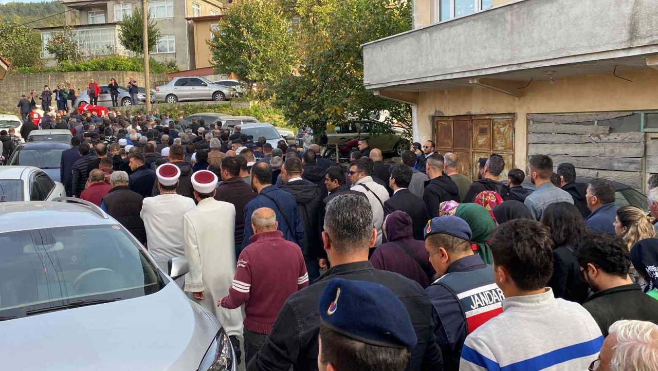 Maden işçisi Taner Şen son yolculuğuna uğurlandı