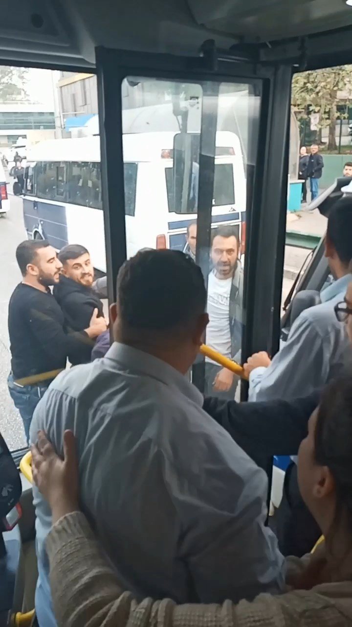 Yol verme kavgası kamerada