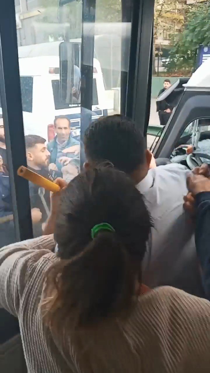 Yol verme kavgası kamerada