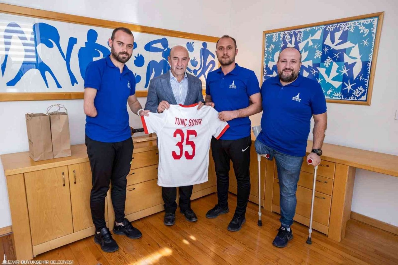 Dünya şampiyonu Ampute Milli Takımı’nın kalecisi Erdi Arslan İzmir’in gururu oldu