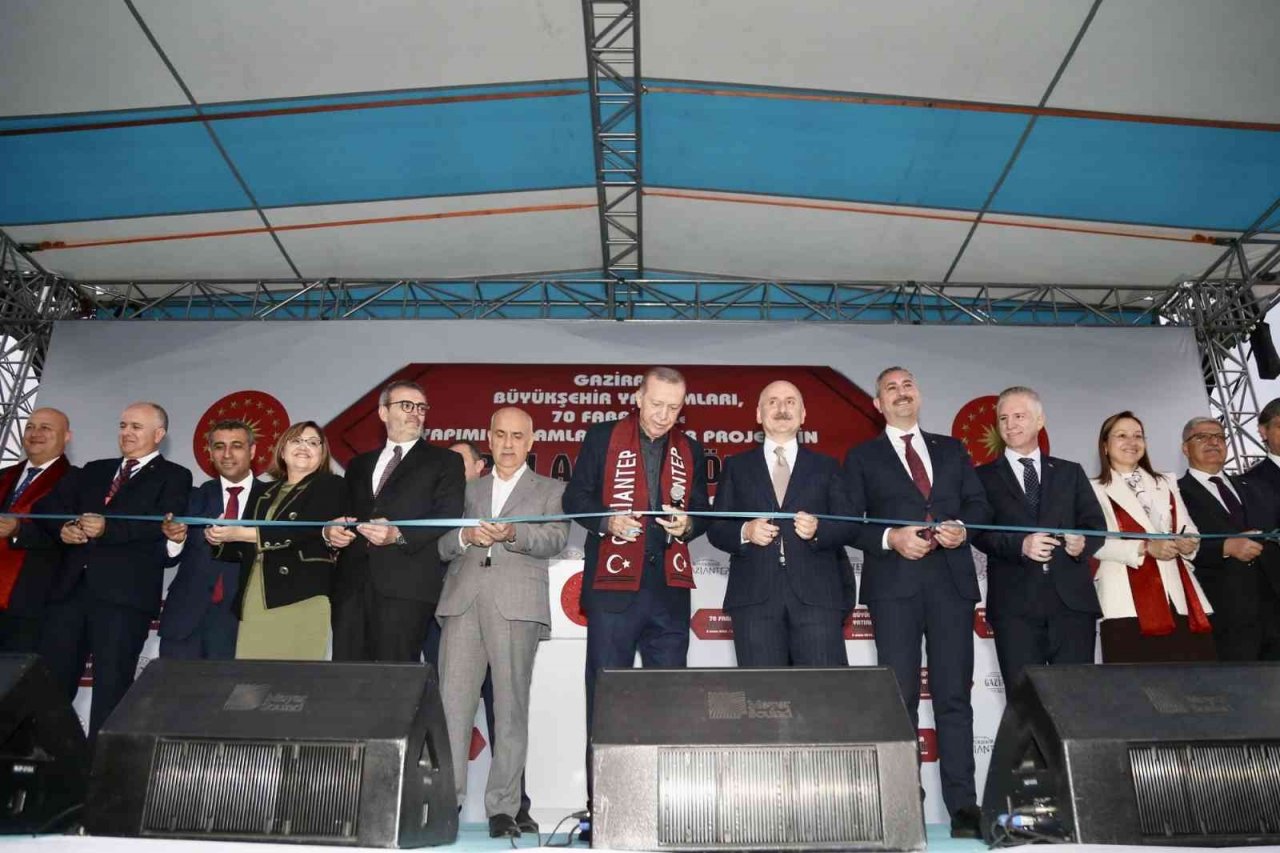Trafik yükünü hafifletecek Gaziray törenle hizmete açıldı
