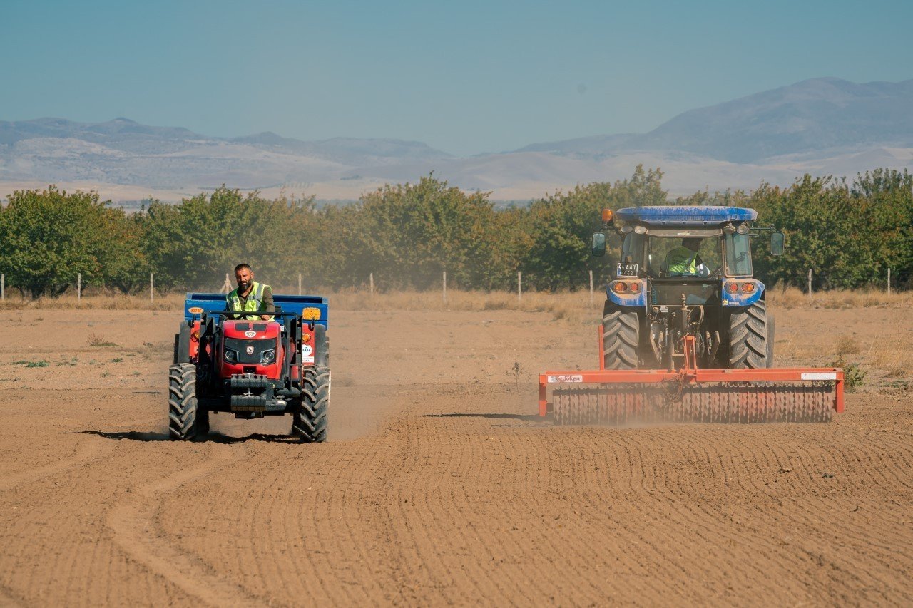 Malatya Büyükşehir, 300 bin metrekare alanda çim ve fidan üretiyor