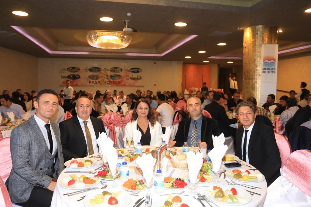 Marmaris Belediyesi personeli yemekte buluştu