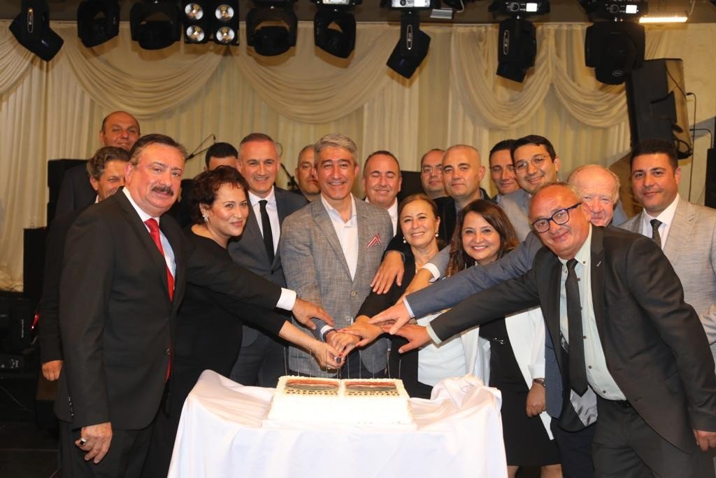 Marmaris Belediyesi personeli yemekte buluştu