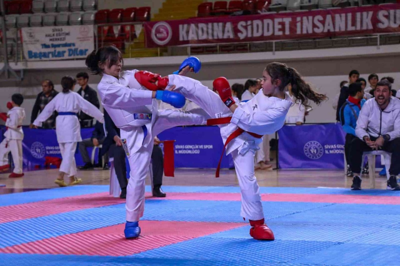 7. Cumhuriyet Kupası iller arası karate turnuvası Sivas’ta başladı