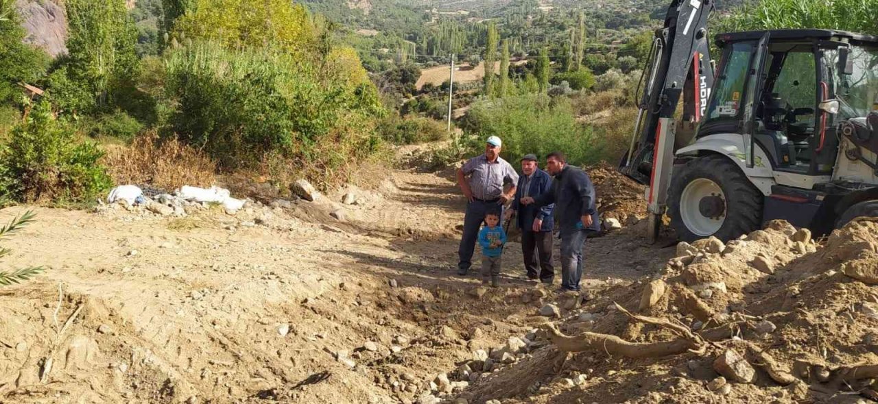 Çakaldoğan’da dere temizlik çalışması yapıldı
