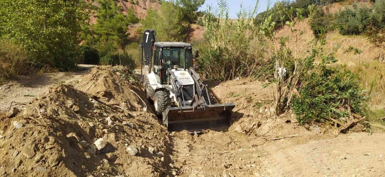Çakaldoğan’da dere temizlik çalışması yapıldı