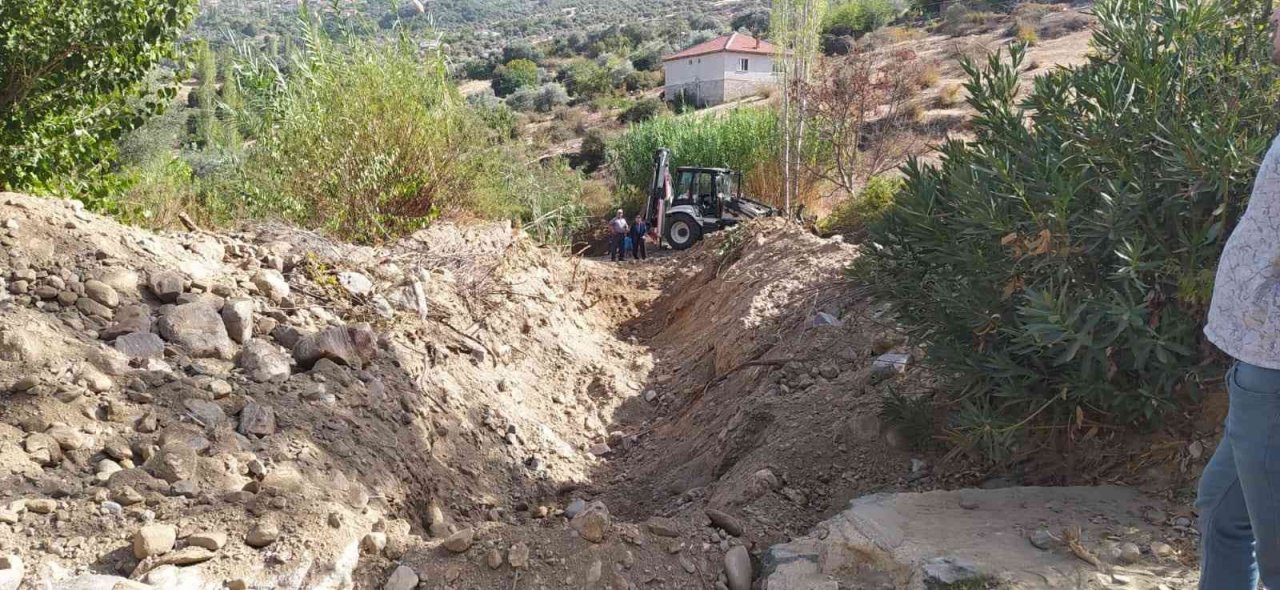 Çakaldoğan’da dere temizlik çalışması yapıldı