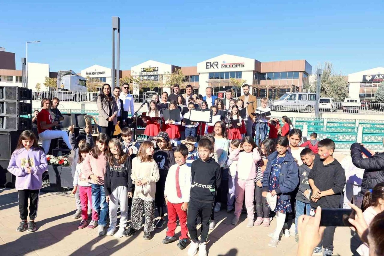 Başkan Çakın: “Hayata geçirdiğimiz ve geçireceğimiz projelerle yepyeni bir Uşak doğuyor”