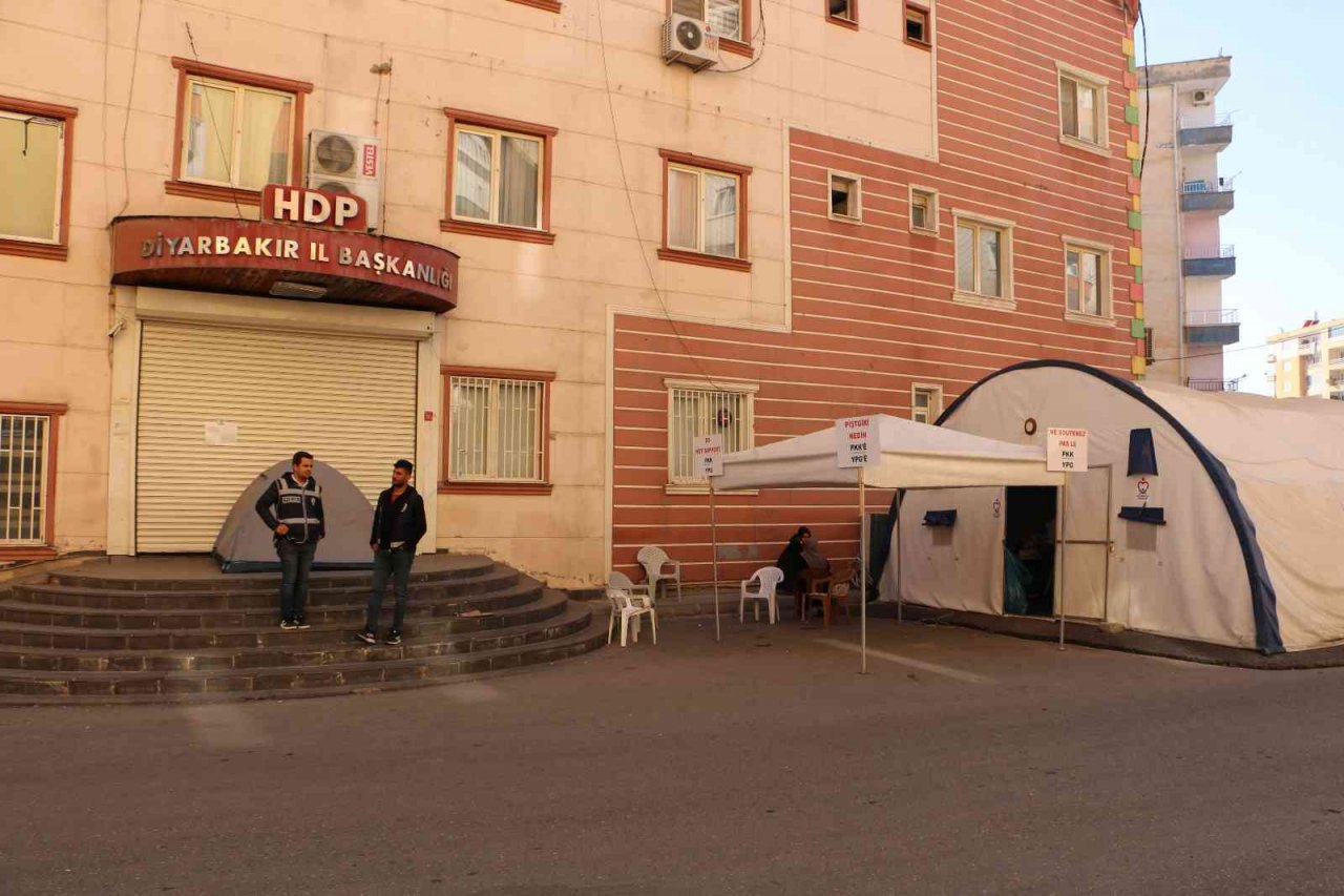 Evlat nöbetindeki acılı baba: “HDP olmazsa PKK da olmaz”