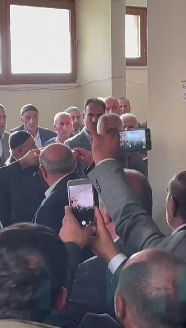 Tuzla’da silahlı saldırı sonrası ailelerden barış yemini