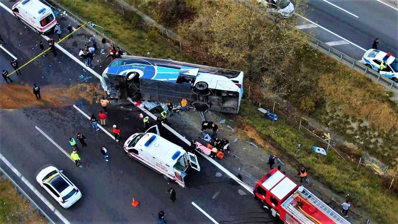 Bolu TEM’de feci kaza: 3 ölü, 16 yaralı
