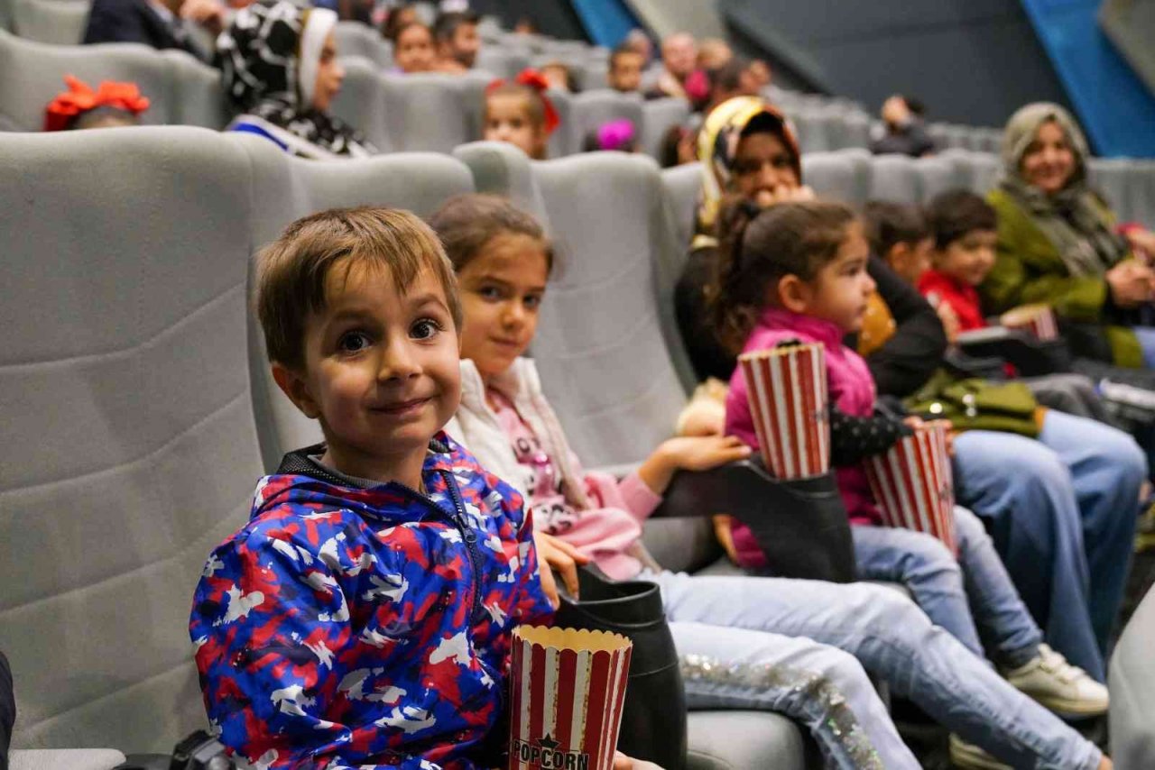 Diyarbakır’da çocuklar için ücretsiz sinema gösterimi başladı