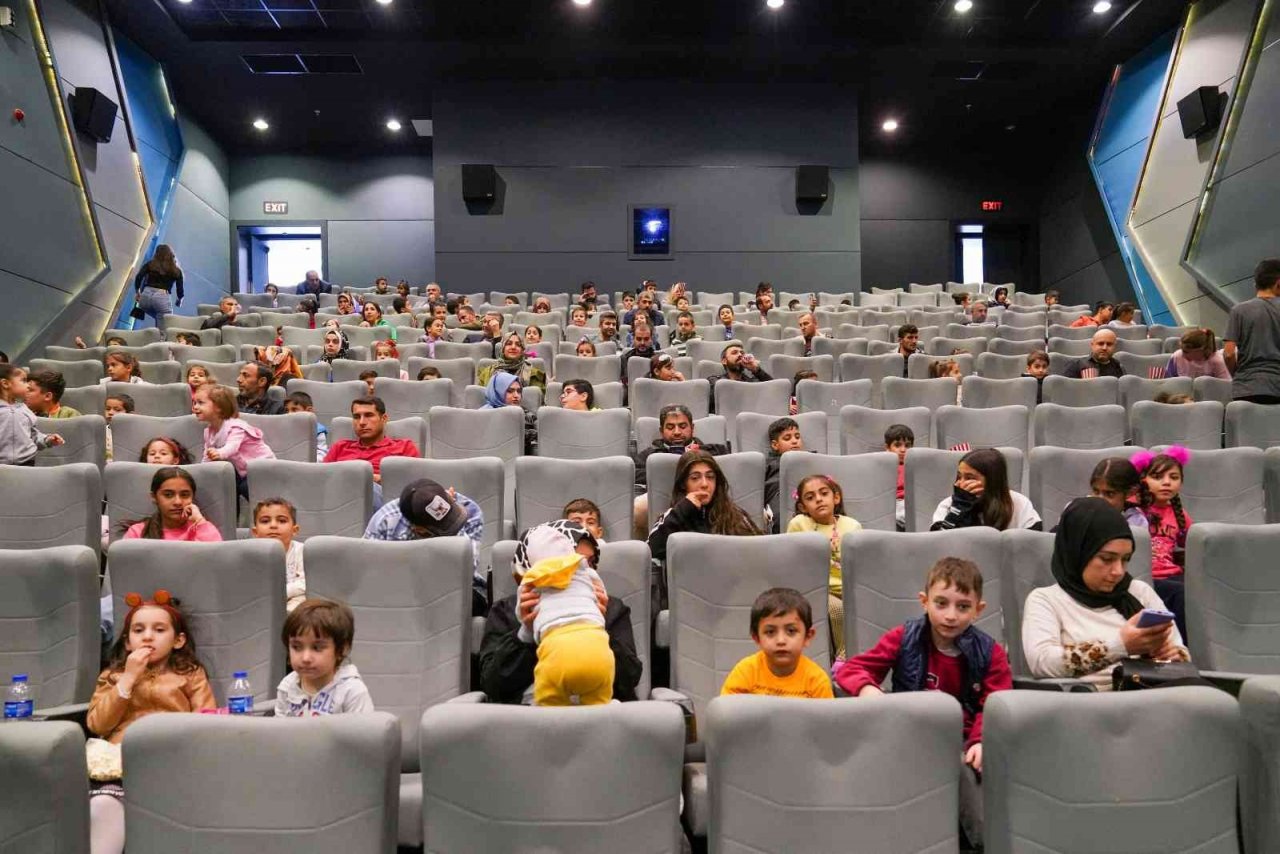 Diyarbakır’da çocuklar için ücretsiz sinema gösterimi başladı