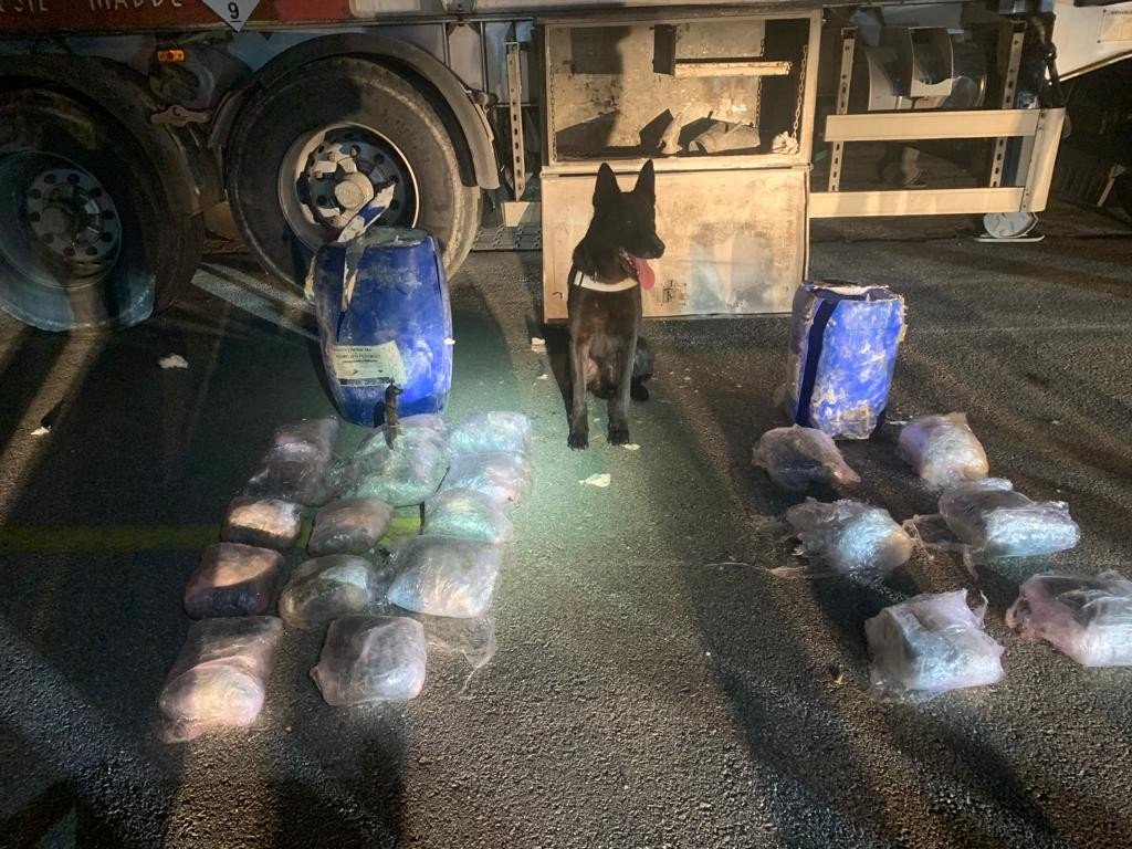 Uyuşturucuyu varillerin içine saklamışlar