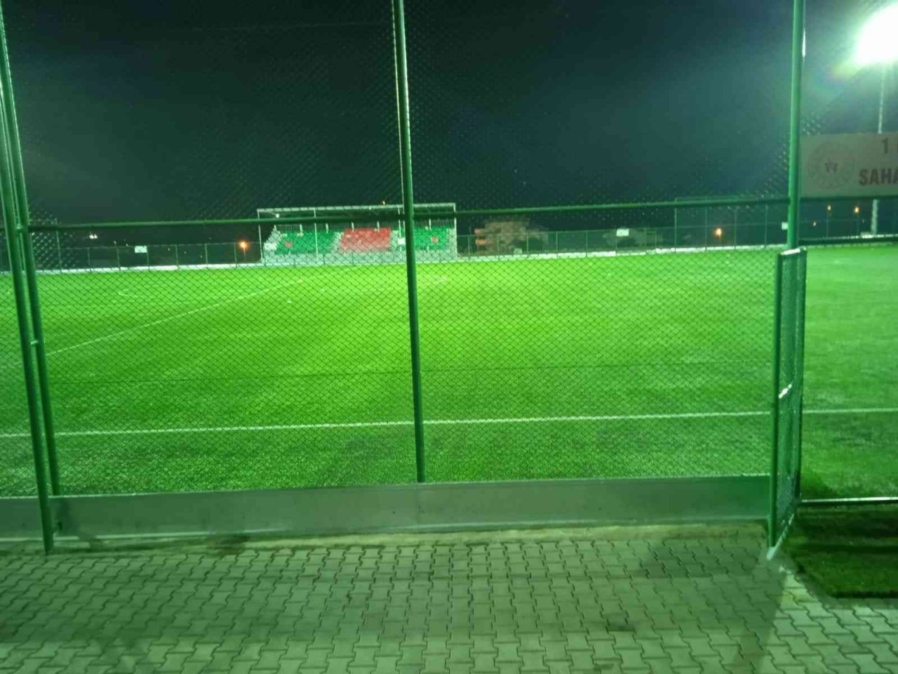Erkilet Stadı 1 Nolu Saha’da ışıklandırma tamamlandı