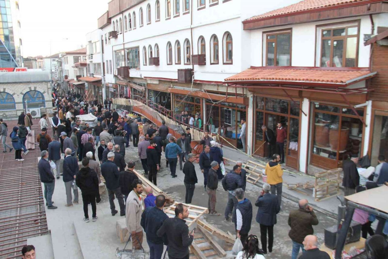 2 çocuklu aile ölümden saniyelerle kurtuldu, o anlar kameralara yansıdı