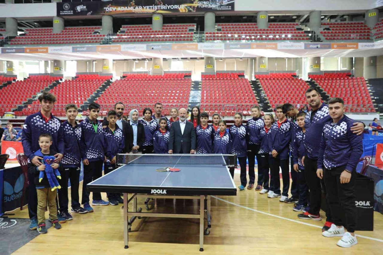 Başkan Çolakbayrakdar, Türkiye’nin dört bir yanından gelen sporcuları ziyaret etti