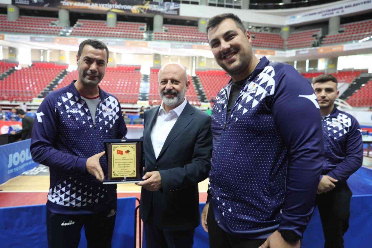 Başkan Çolakbayrakdar, Türkiye’nin dört bir yanından gelen sporcuları ziyaret etti