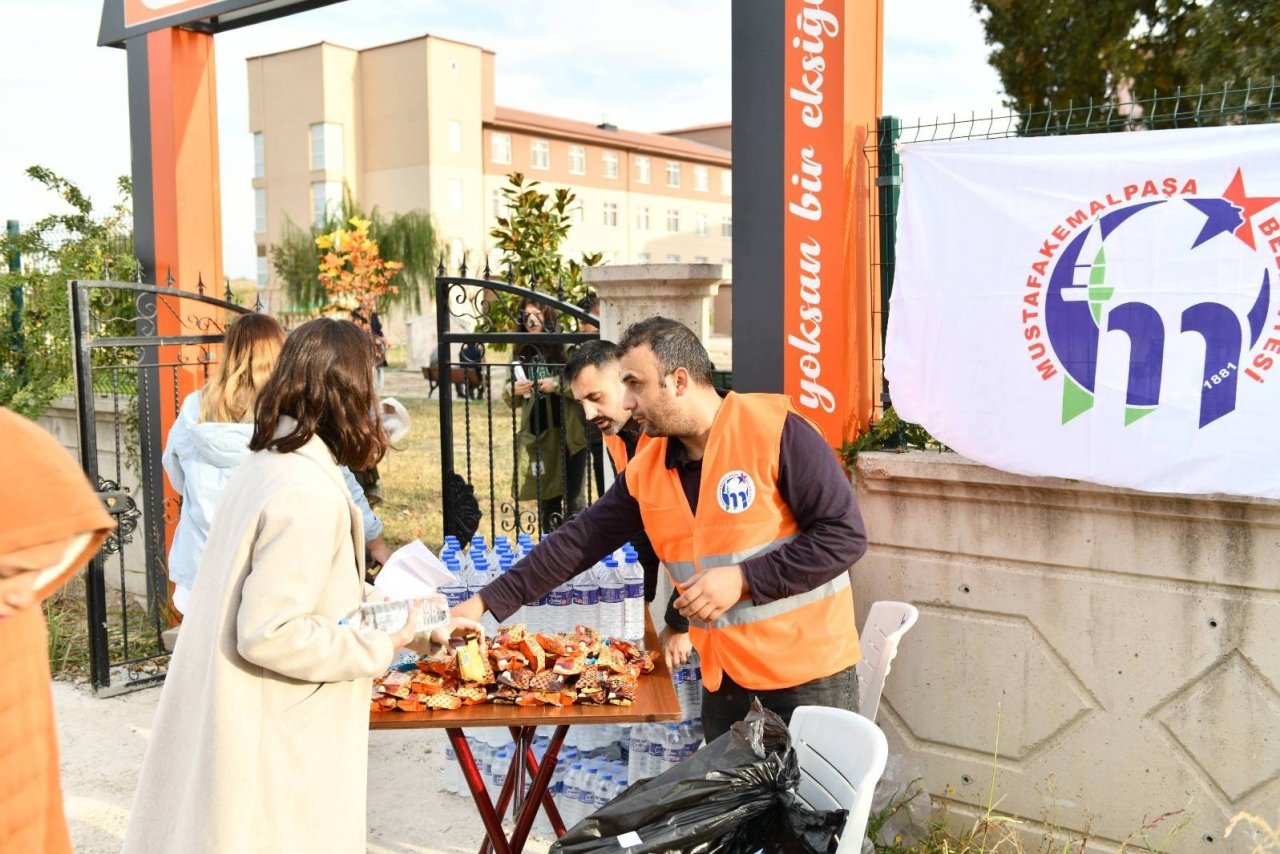 Mustafakemalpaşa Belediyesi KPPS’ye girenlerin heyecanına ortak oldu