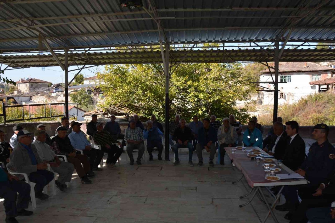 Kaymakam Okumuş kırsal mahallelerde vatandaşların sorunlarını dinledi