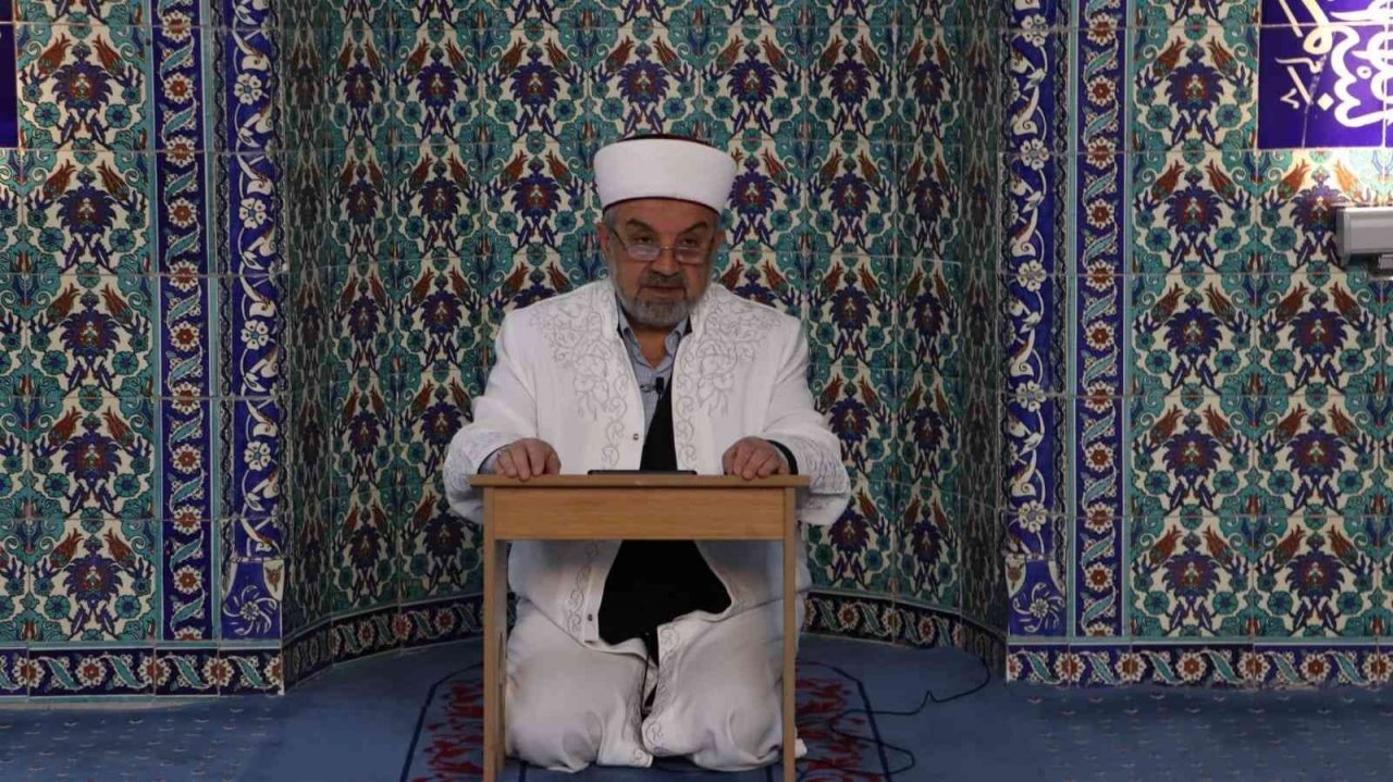 Üniversite gençliği camide buluştu