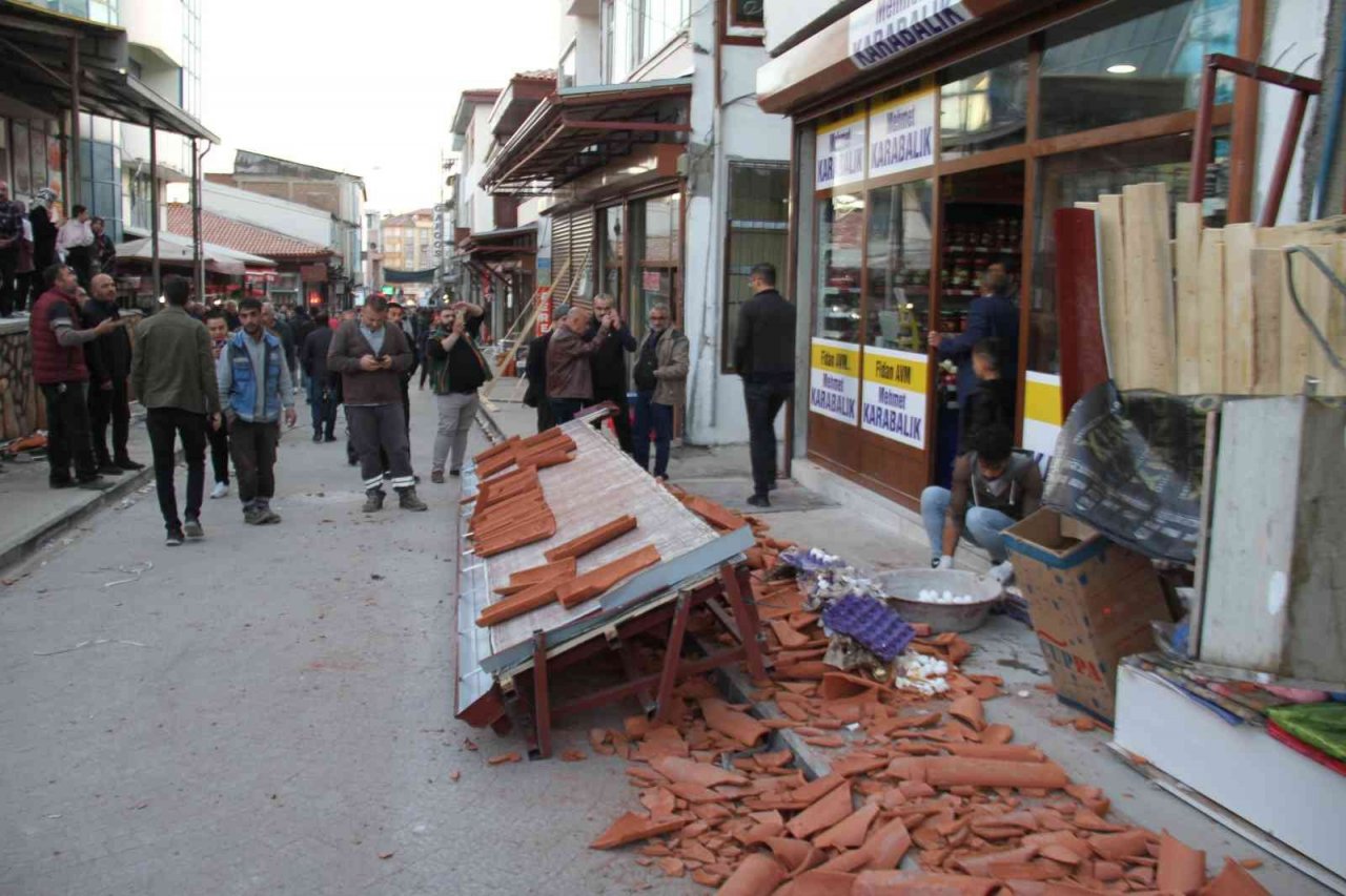 2 çocuklu aile ölümden saniyelerle kurtuldu, o anlar kameralara yansıdı