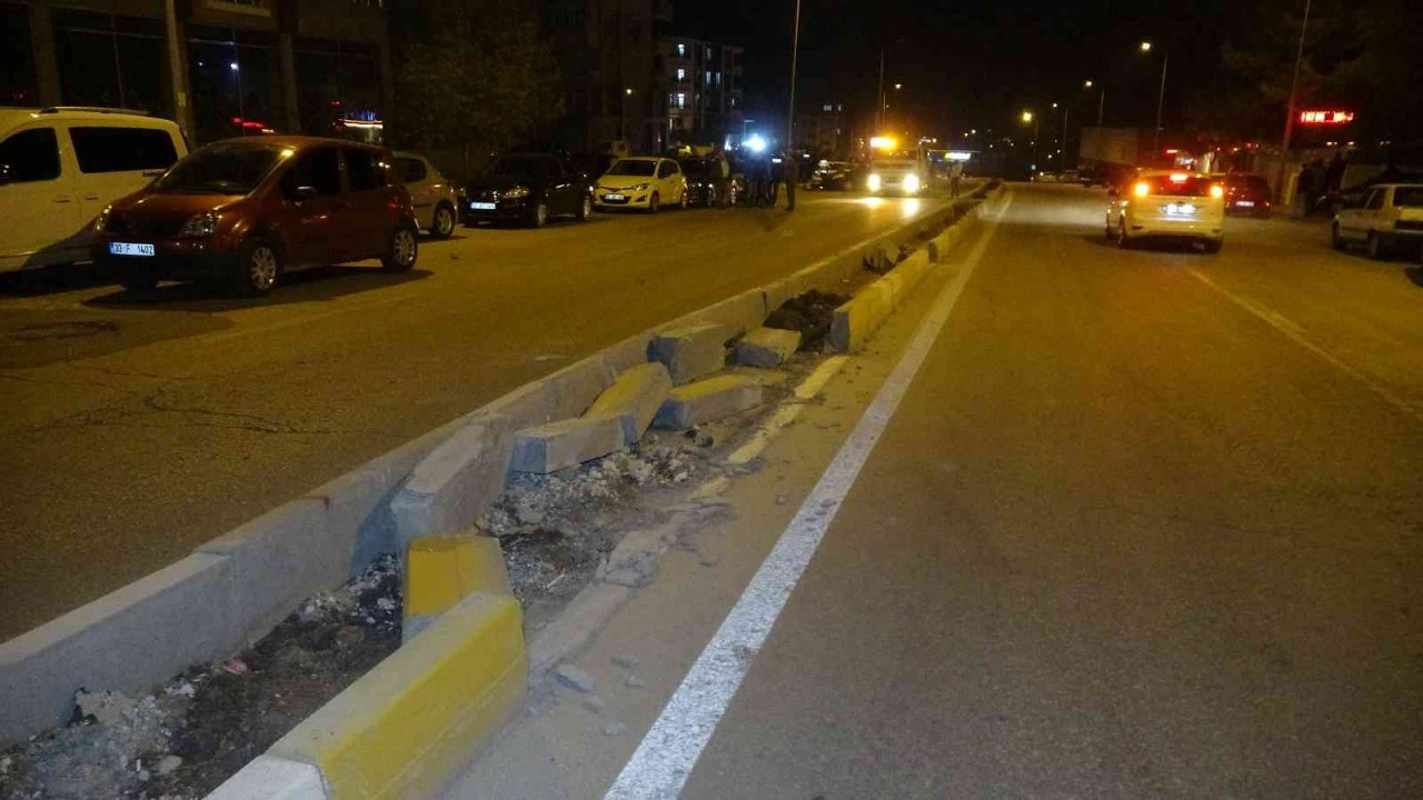 Otomobil metrelerce havaya uçup park halindeki aracın üzerine düştü