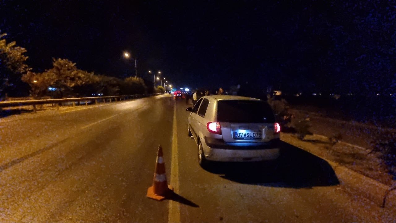 Manavgat’ta alkollü otomobil sürücüsü alkollü yayaya çarptı