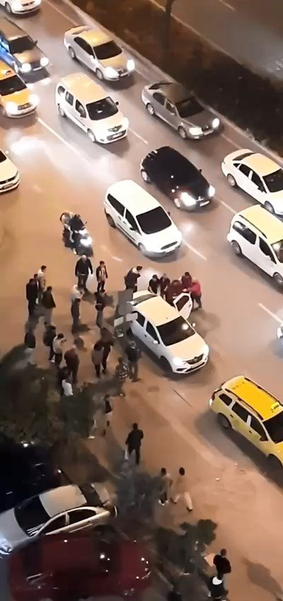 Bursa’da kaza sonucu meydana gelen kavga kameralara yansıdı