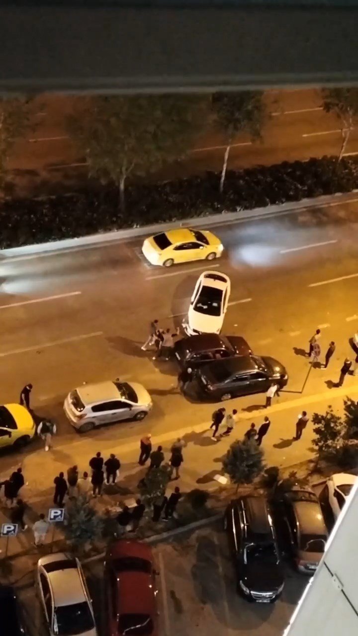 Bursa’da kaza sonucu meydana gelen kavga kameralara yansıdı