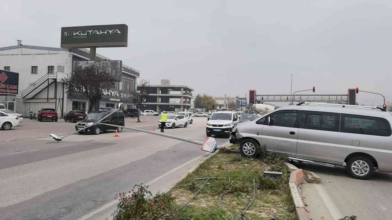 Bursa’da zincirleme kazada ölümden döndüler